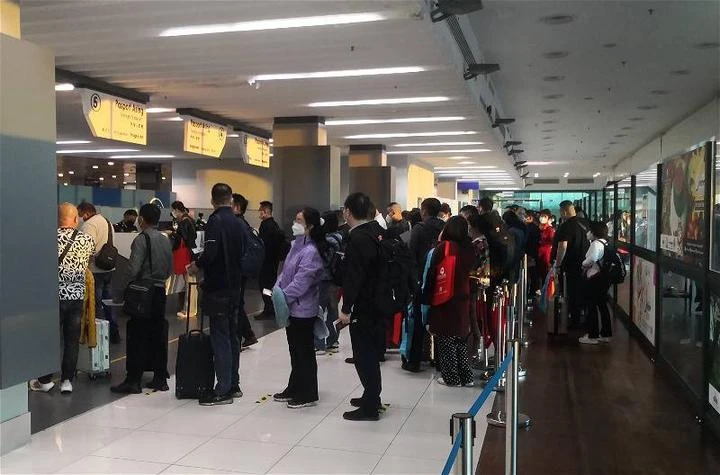 亞航恢復中國廣州直飛士乃航線 士乃機場今迎來110中國客