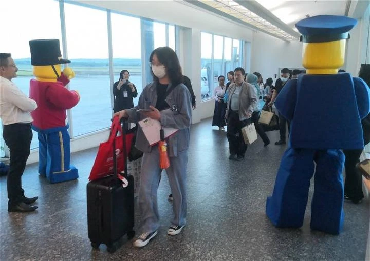 亞航恢復中國廣州直飛士乃航線 士乃機場今迎來110中國客