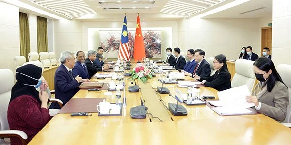 贊比里與中國外長秦剛會面討論馬中關係