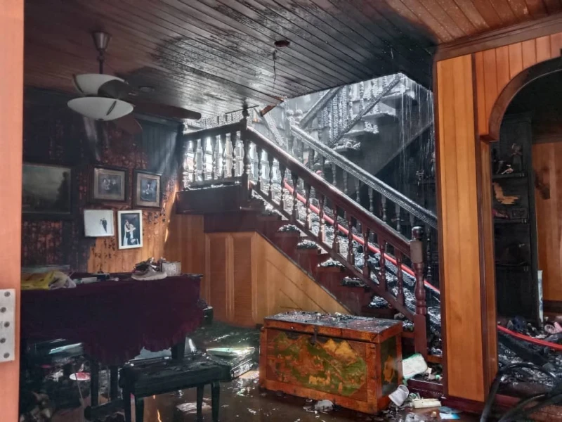 愛大華雙層洋房發生火災　3人及時逃生受傷