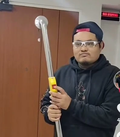 公共巴士按鈴改裝門鈴　一按鈴屋內螢幕亮起到站通知