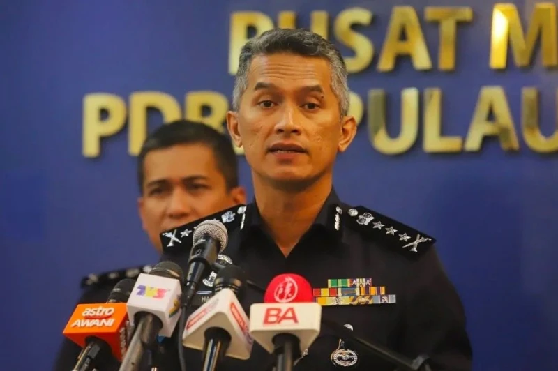 司機邊開巴士邊滑手機　檳總警長：警方已開出罰單