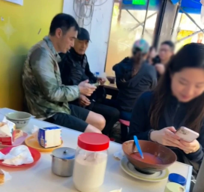 網民野生捕獲周潤發　與鍾鎮濤吃飯 泄2人私下交情