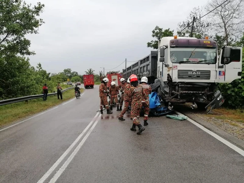 撞拖格羅里 邁威車毀人亡　統計局2女職員夾斃車內