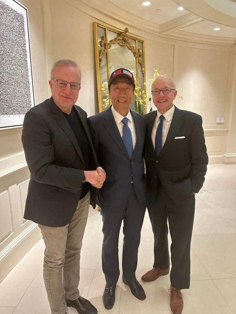 郭台銘會晤喬布斯兒子　揭iPhone 4S命名由來