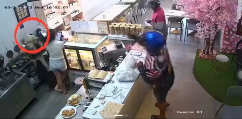 遲到半小時不滿訂單被換　送餐員拿東西怒砸餐廳女員工