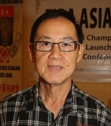 「年輕男女車震」少女身穿紅新月會T恤引熱議　張亞伍促學校採取嚴厲行動