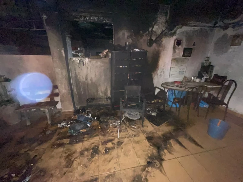 住家被拋汽油彈引發火災　燒毀鞋櫃幸無人員傷亡