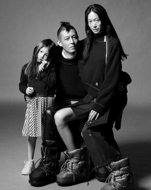 陳冠希與6歲女兒嘴對嘴親吻　網民：都大了不好吧