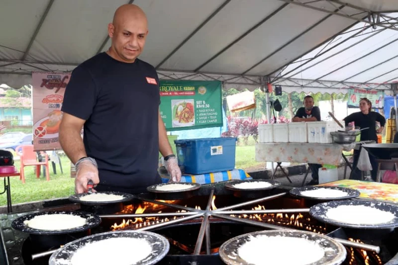小販酷似《狂野時速》范迪索引關注　民眾慕名拍合照生意火紅