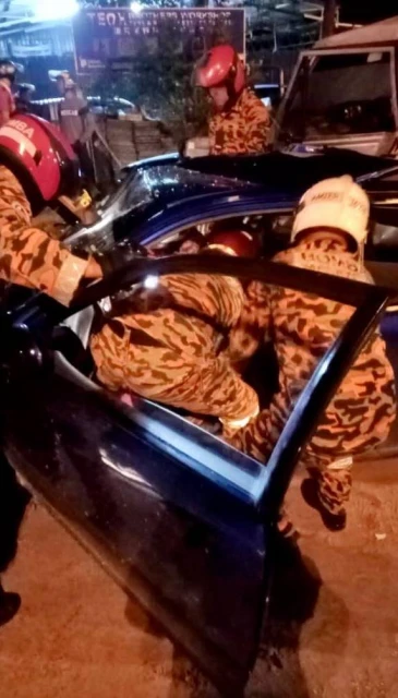 本田轎車失控猛撞4轎車　2華裔青年當場喪命