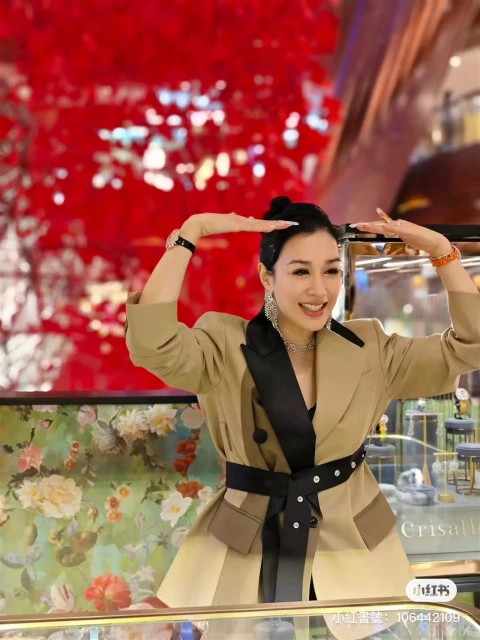 忽胖忽瘦常被酸　52歲鍾麗緹出席活動零修圖獲好評