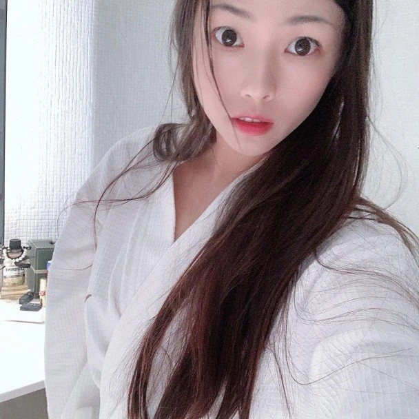 72歲李龍基拚命賺錢全數上繳　36歲未婚妻用人民幣塞爆Hermès包包！