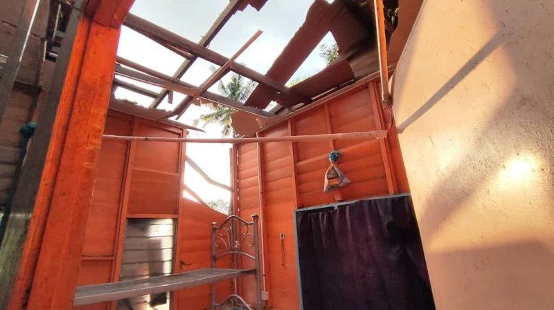 暴風雨襲後廊多處受災　華聯一二校涼亭刮飛大門倒