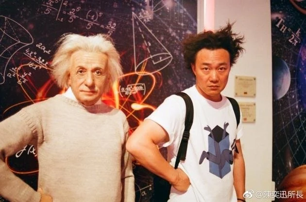 撞臉還是本尊？　網民曬照指：地鐵偶遇陳奕迅