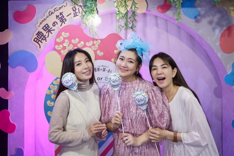 Selina公開寶寶性別！　曬出S.H.E合體美照