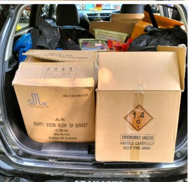 車內藏19種無准證煙花爆竹　男子遭警方逮捕助查