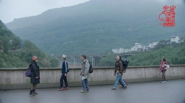 記錄「瘋子」的科幻片背後,是荒誕的浪漫