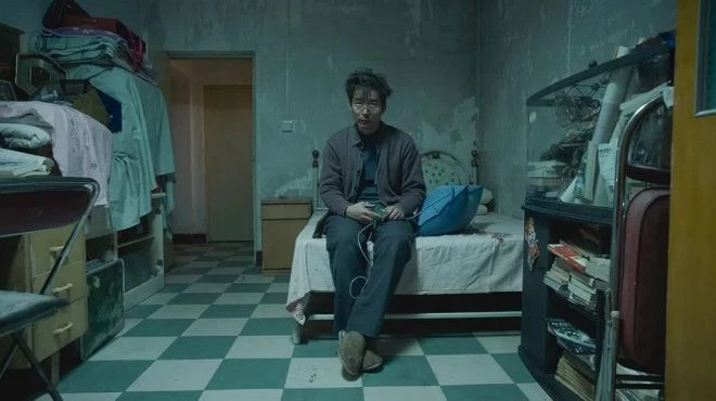 記錄「瘋子」的科幻片背後，是荒誕的浪漫