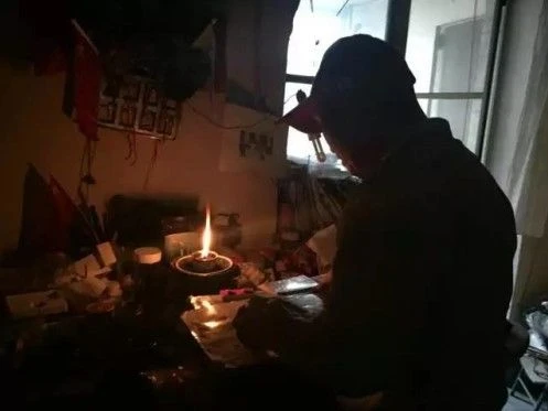 記錄「瘋子」的科幻片背後，是荒誕的浪漫