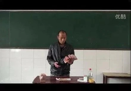 記錄「瘋子」的科幻片背後，是荒誕的浪漫