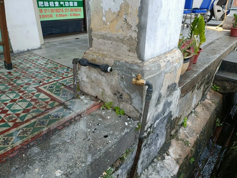 檳戰前老屋失火前已斷水電　租戶搬剩七旬老翁獨居