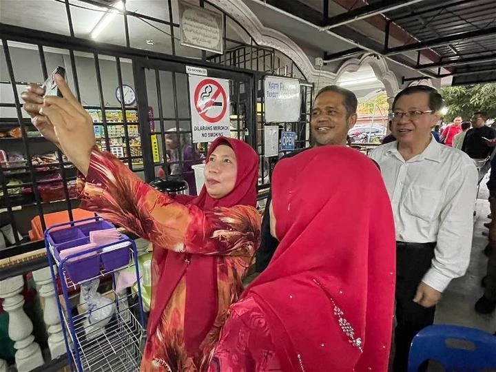 展現團結政府精神　林冠英出席巫統開齋活動