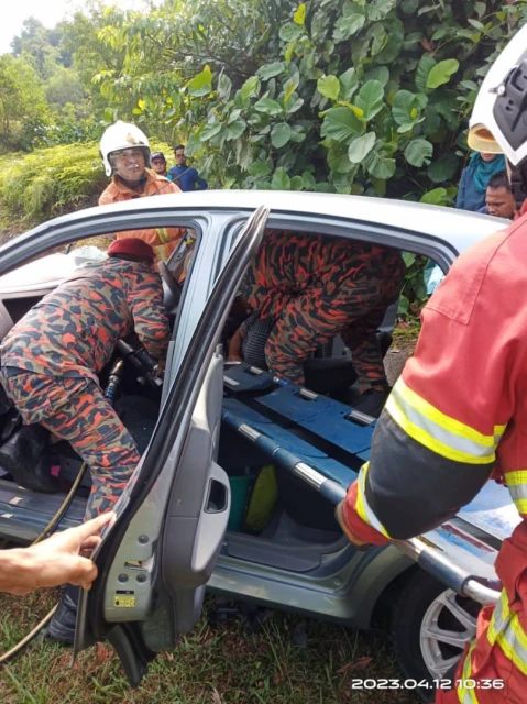 老夫婦駕車出遊飛來橫禍　四車連環撞妻子當場死