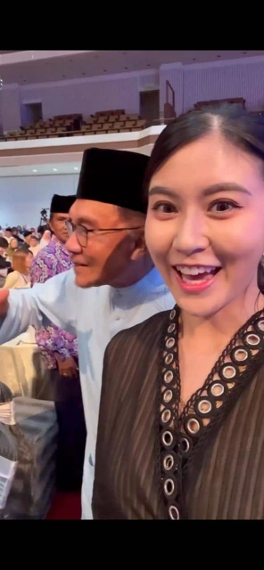 不小心碰撞首相的視頻被污衊　女星向安華道歉