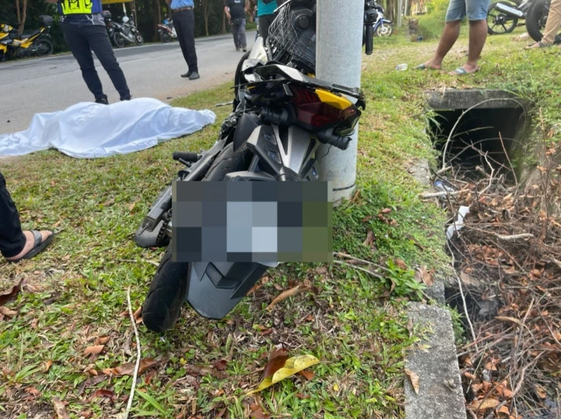 摩哆與2轎車發生碰撞　年輕男廠工當場斃命