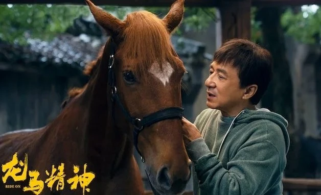 「很高興和這麼爛的演員合作」　成龍口誤：我國語不太好