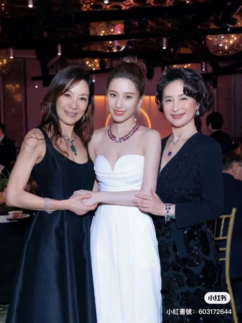 賭王千金何超蓮與何超瓊同框　相差近29歲無損好感情