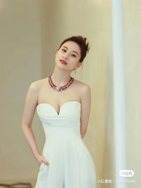 賭王千金何超蓮與何超瓊同框　相差近29歲無損好感情