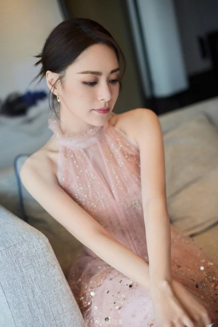 合體阿Sa吸金　阿嬌透視裝搶風頭