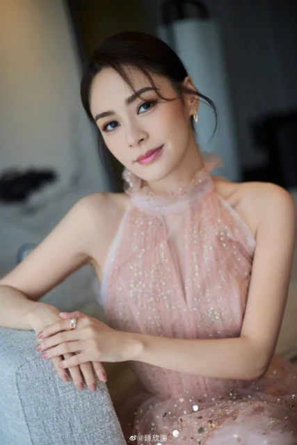 合體阿Sa吸金　阿嬌透視裝搶風頭