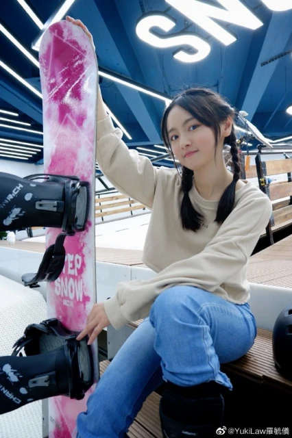 「全民Baby舞」點擊率破百萬　薛影儀扮公主入迪士尼被禁足