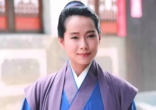 60歲「最美許仙」葉童滿頭白髮消瘦　網：比70歲曾志偉還老