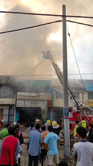 向已婚「女神」求愛遭拒　男子放火燒手機店被捕