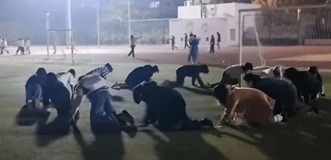 化身特種兵旅遊的大學生們，讓我開始擔心五一了