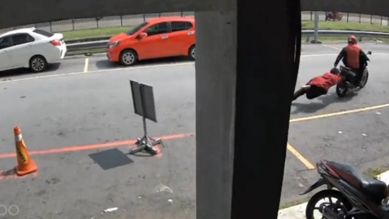 遭掠奪匪搶項鍊　獅城婦女被拽倒受傷