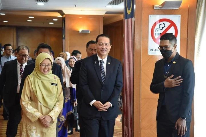 衛生部為諾希山辦榮休儀式　表揚和感謝大馬抗疫英雄