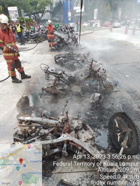 KLCC外17輛摩哆電動踏板車燒毀　34歲男送餐員被控縱火不認罪