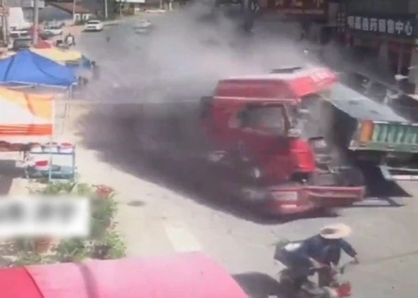 中國2拖格羅里窄路迎面相撞　至少7死10傷