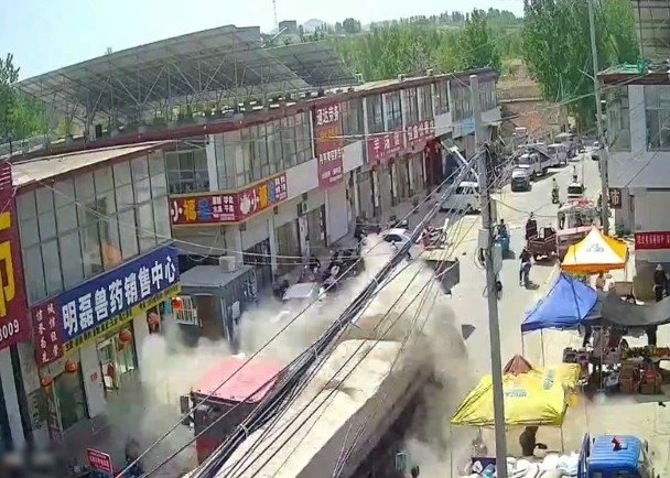 中國2拖格羅里窄路迎面相撞　至少7死10傷