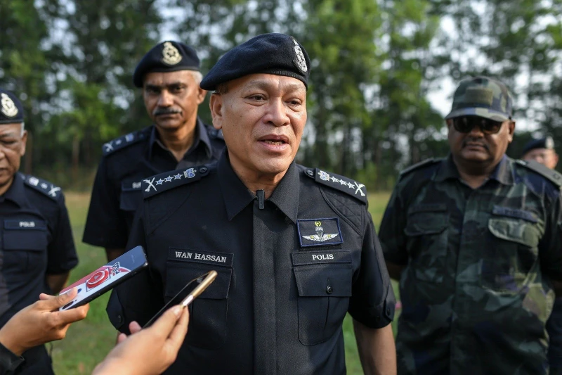 毒品案嫌犯拒捕　魯莽駕駛撞警員警車