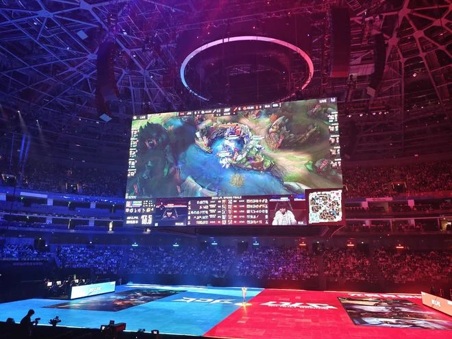 跟春決現場的保安聊完後，我覺得LOL還是該好好活著