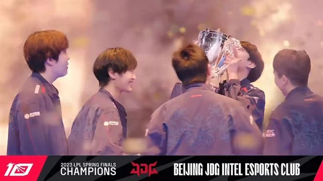 跟春決現場的保安聊完後，我覺得LOL還是該好好活著