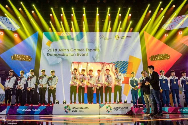 跟春決現場的保安聊完後，我覺得LOL還是該好好活著