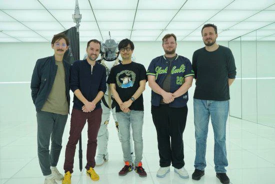 小島交際花 曬同貓貓遊戲《流浪》製作團隊合影