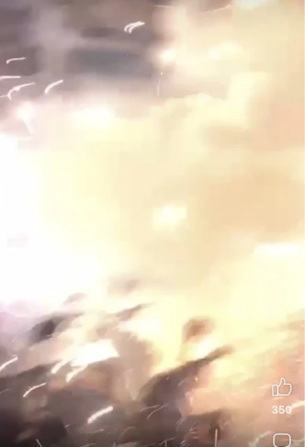 燃放煙花遇突發情況　民眾忙躲避遮臉免炸傷